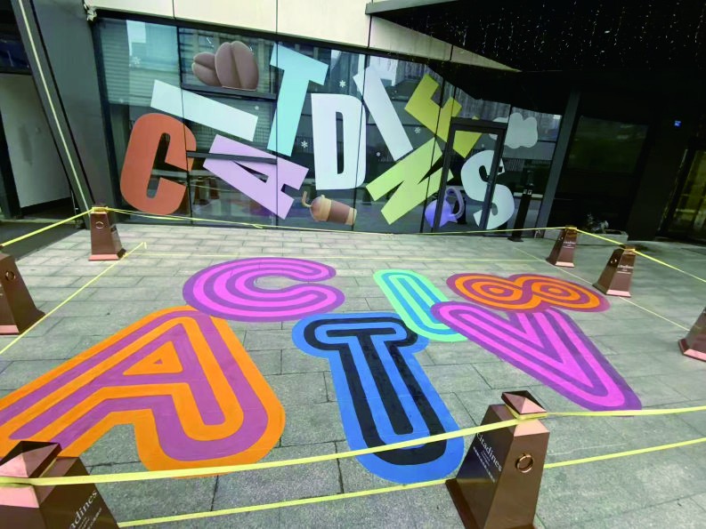 脚下的艺术盛宴：地面彩绘，为生活添彩